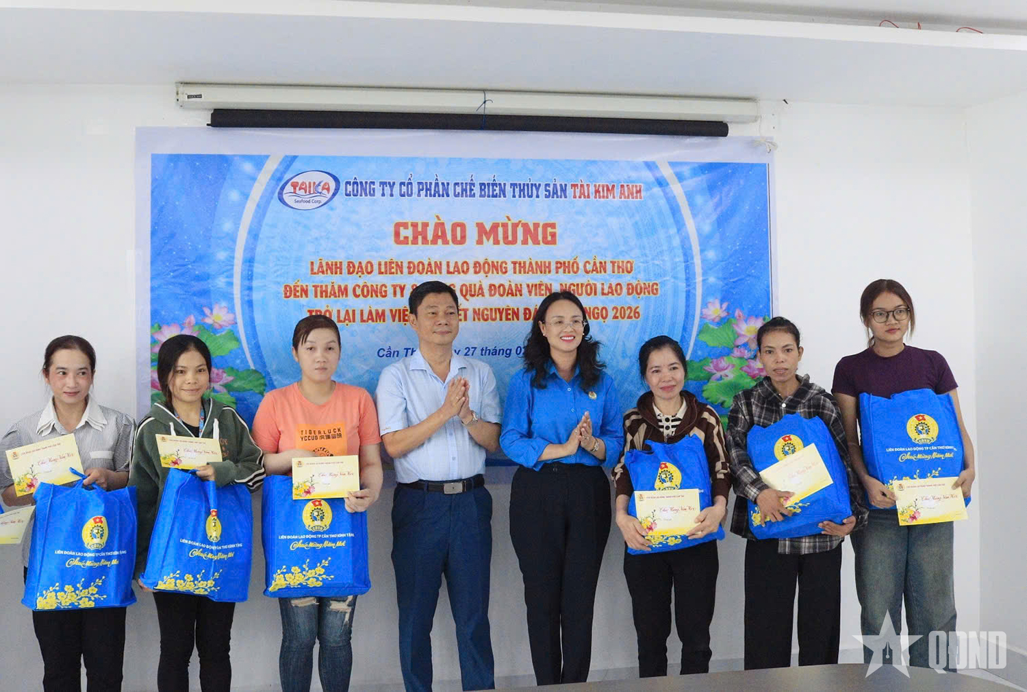 Cần Thơ trao món quà tinh thần đầu năm mới tặng công nhân